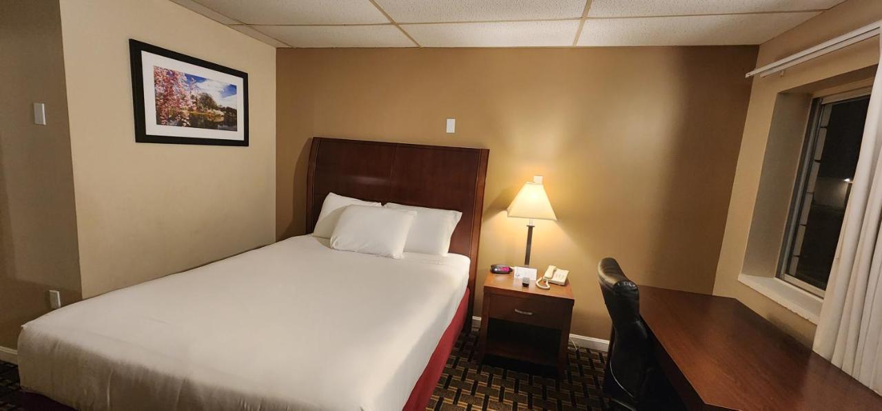 Nashoba Valley Inn & Suites Ayer Exterior foto