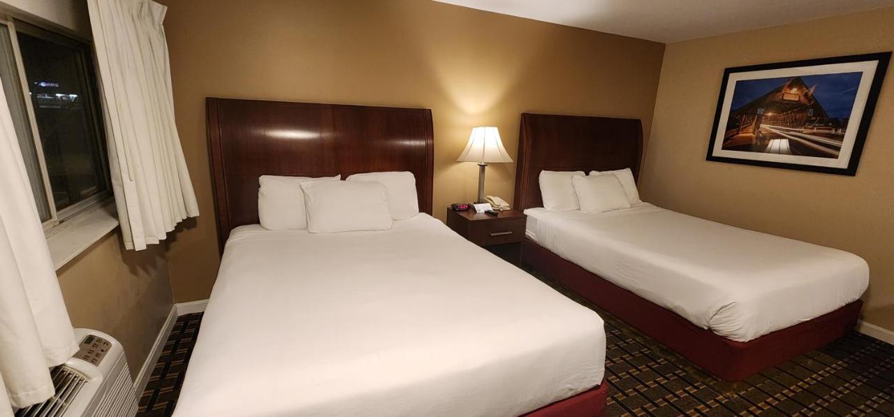 Nashoba Valley Inn & Suites Ayer Exterior foto