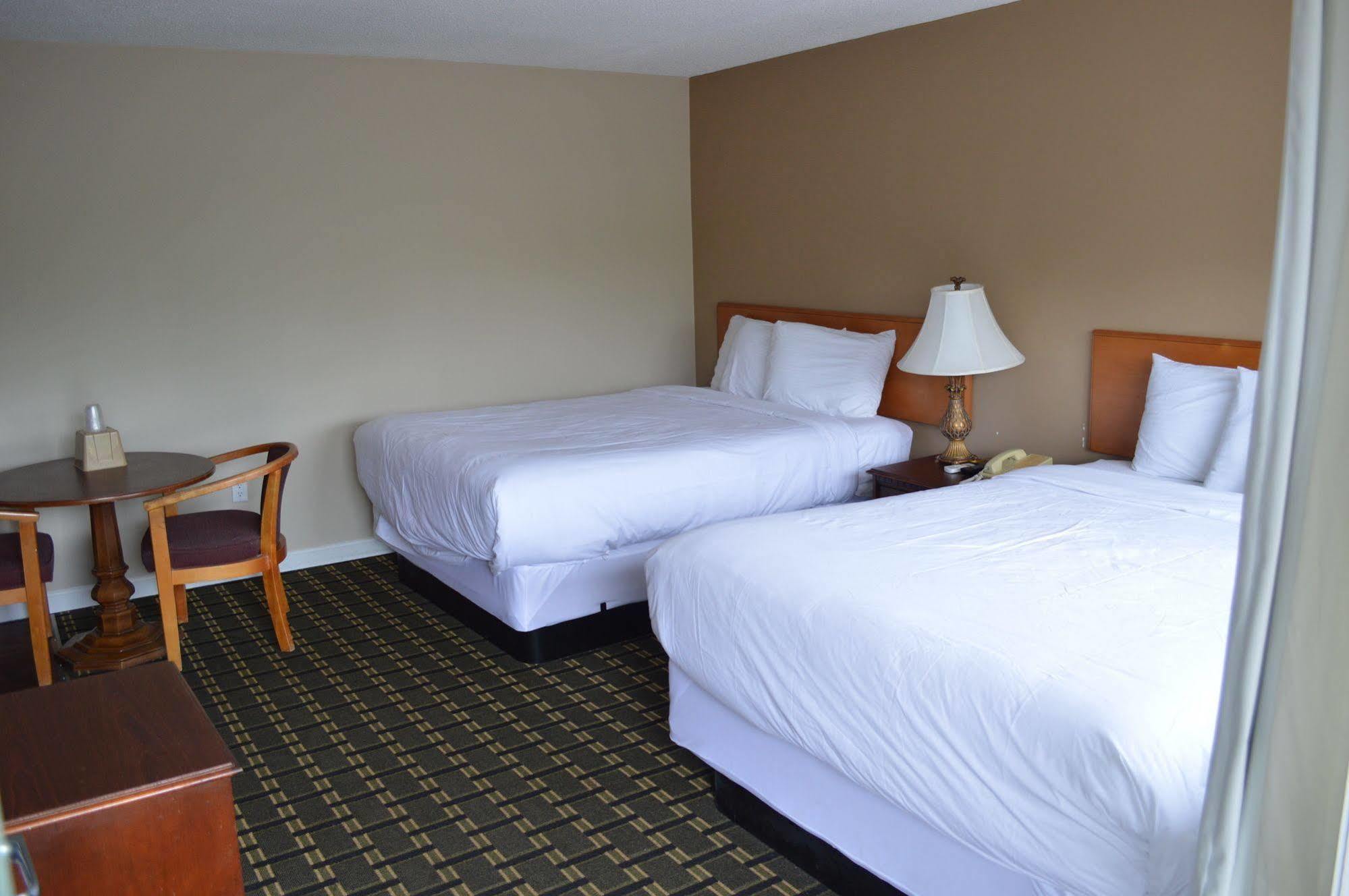 Nashoba Valley Inn & Suites Ayer Exterior foto
